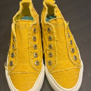 Blowfish Malibu Mustard Frayed Slip-On Canvas Sneakers Sz 6 Pre-Owned Worn Once